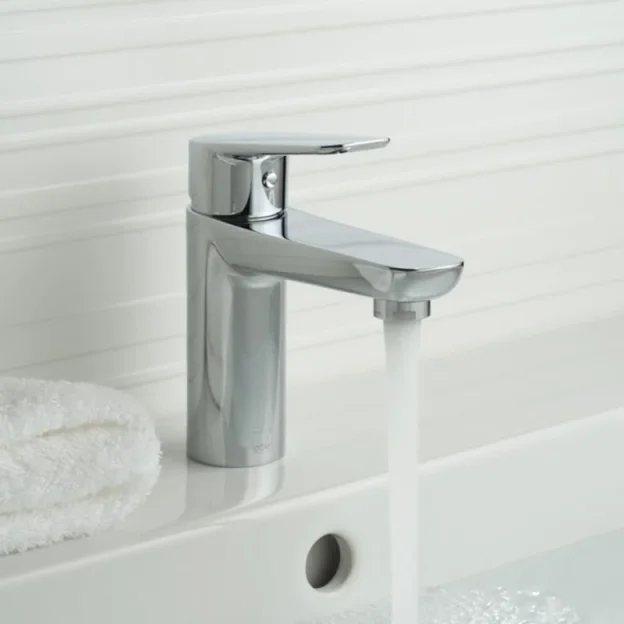 Vado Photon Mono Basin Mixer Smooth Bodied Single Lever Deck Mounted With Honeycomb Flow Regulator (no Waste) Chrome detail view - Image 3