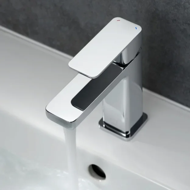 Vado Phase Mono Basin Mixer Smooth Bodied Single Lever Deck Mounted With Universal Waste And Honeycomb Flow Regulator Chrome detail view - Image 6