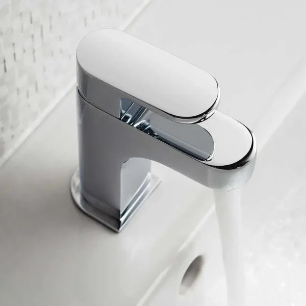 Vado Life Mono Basin Mixer Smooth Bodied Single Lever Deck Mounted With Universal Waste Chrome detail view - Image 4