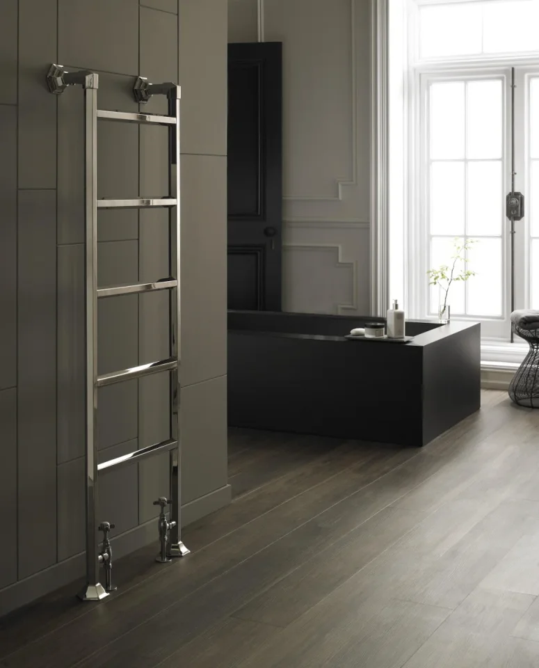 Vogue Art Moderne Towel Radiator Dual Energy - Chrome 1543X550 detail view - Image 2