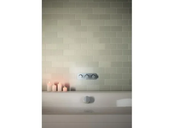 Vado Tablet Altitude 3 Outlet 3 Handle Concealed Thermostatic Valve Horizontal Chrome detail view - Image 4