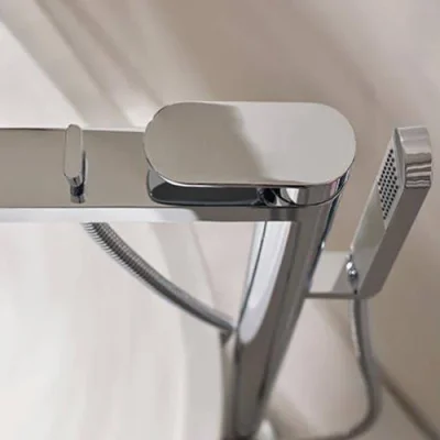 Vado Life Bath Shower Mixer With Shower Kit Single Lever Floor Mounted Chrome detail view - Image 3