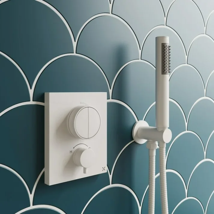 Crosswater MPRO Crossbox Push 2 Outlet Trimset & Handles Matt White detail view - Image 2