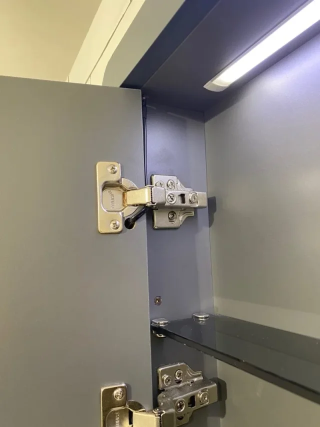 Saneux Hyde 55cm Recessed Mirror Cabinet Matte Sage (Left or Right Hand Available) - Image 6