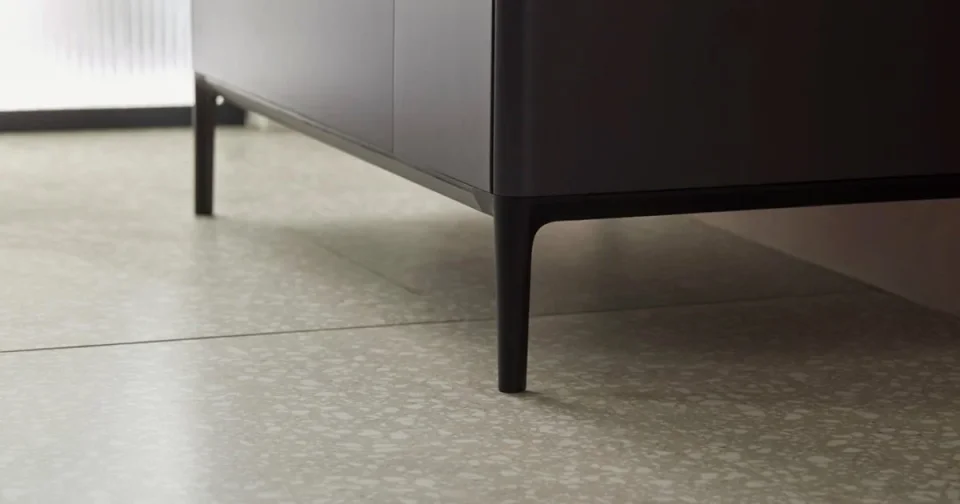 Roper Rhodes Fairmount 1000 Legs Set detail view - Image 1