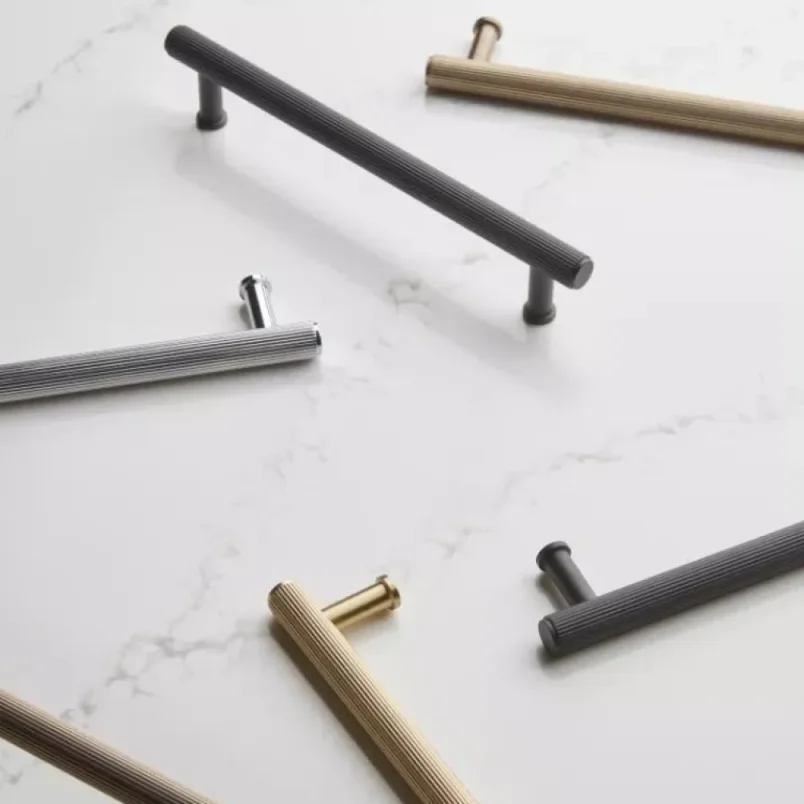 Roper Rhodes Fresno Pull Handle 160 - Brass detail view - Image 4