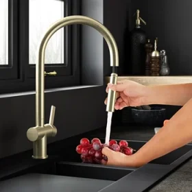 Just Taps Vos Brushed Brass Single Lever Pull Out Sink Mixer detail view - Image 4