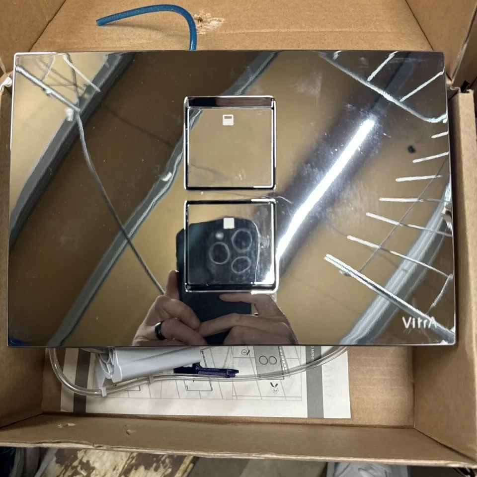 Roper Rhodes Contactless Dual Flush Remote Sensor Kit Cistern detail view - Image 3