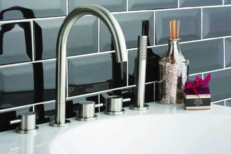 Just Taps Inox 5 Hole Bath Shower Mixer With Extractable Hand Shower product image - Image 2