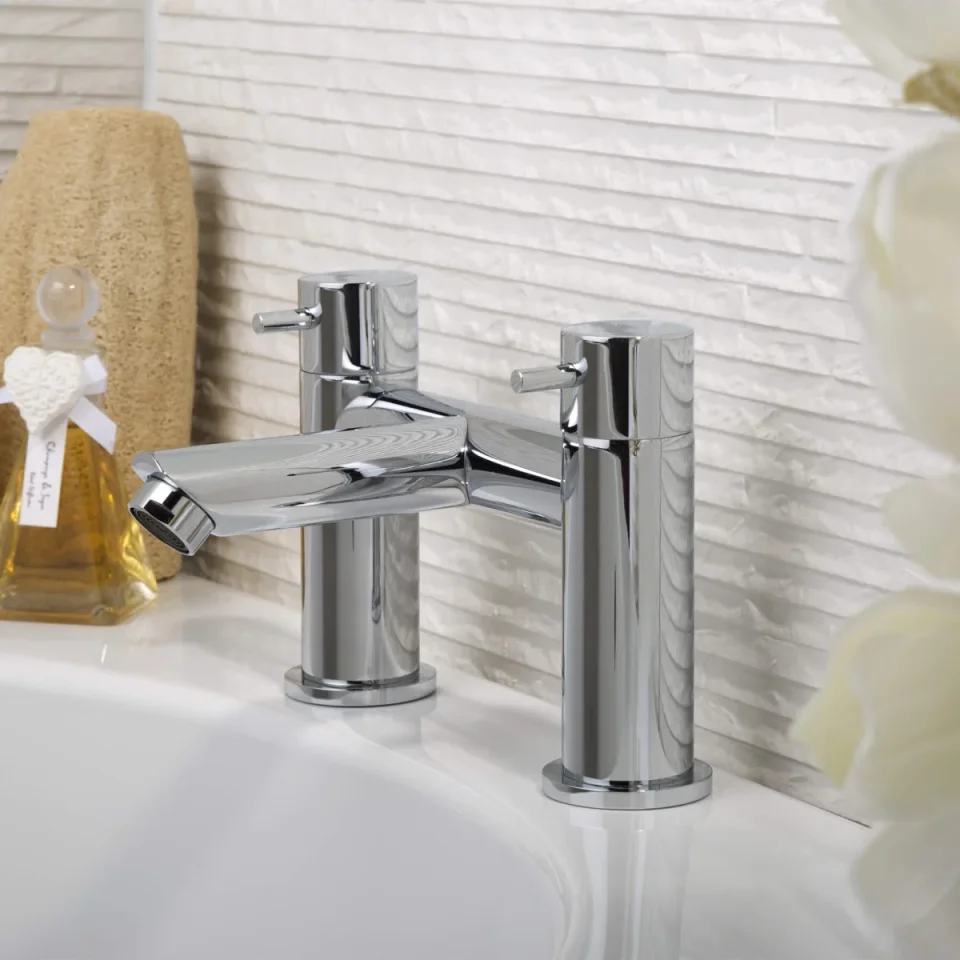 Just Taps Fonti Deck Mounted Bath Filler Chrome detail view - Image 1