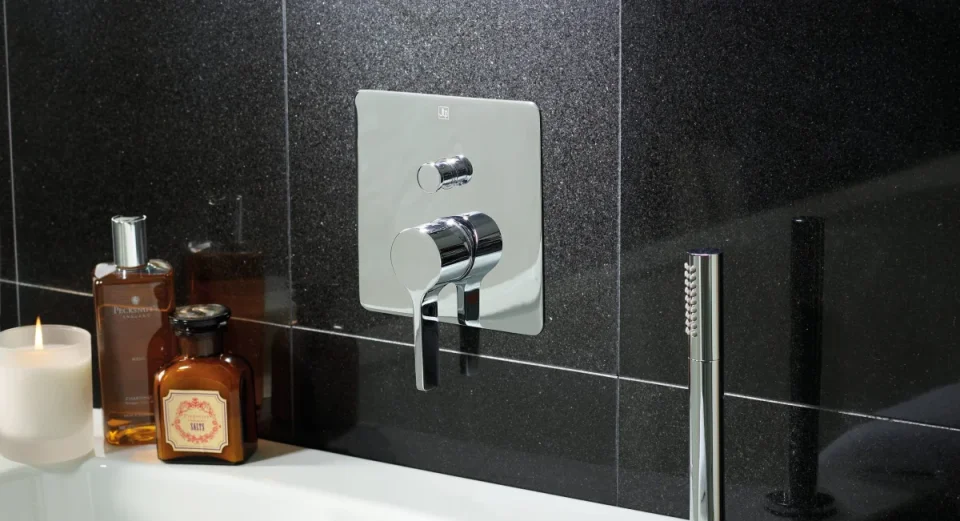 Just Taps Curve Single Lever Diverter Valve Chrome detail view - Image 3