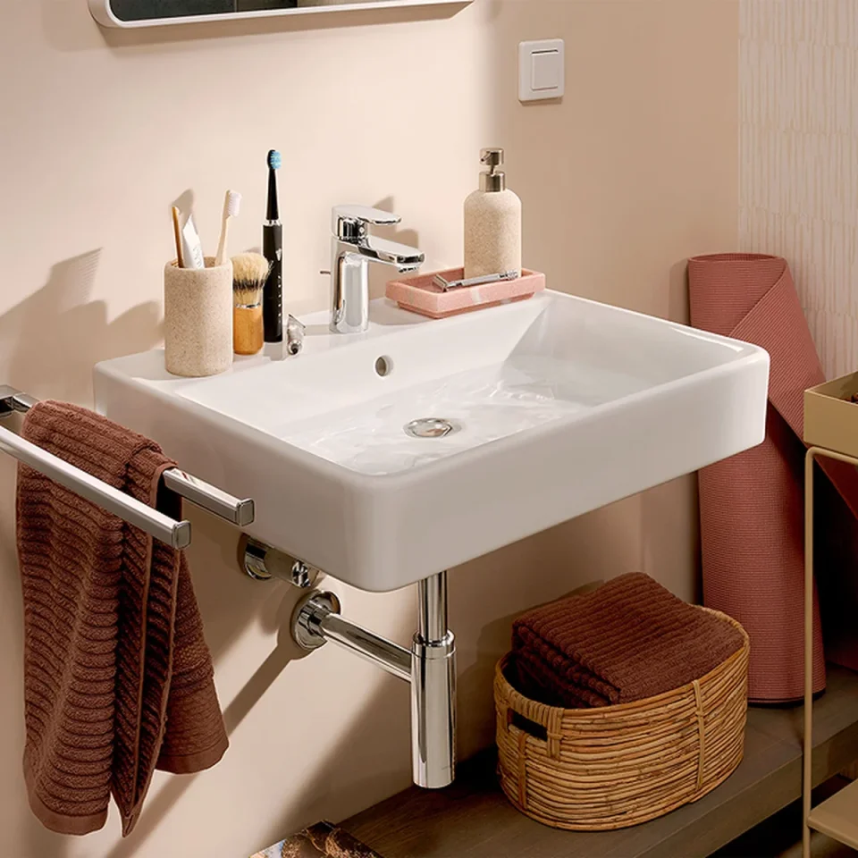 Hansgrohe Vernis Blend Single Lever Basin Mixer 100 Coolstart With Pop-up Waste Set Chrome detail view - Image 3