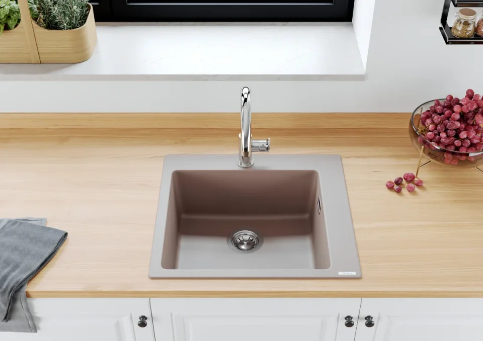 Hansgrohe Vernis Blend M35 Single Lever Kitchen Mixer 210 With Swivel Spout Chrome detail view - Image 2