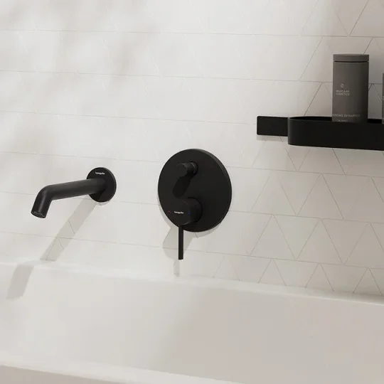 Hansgrohe Tecturis S Bath Spout Matt Black detail view - Image 2