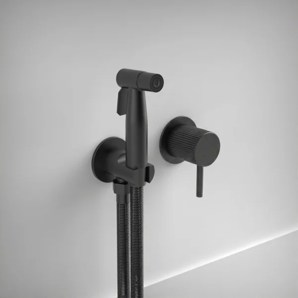 Ava Fluted Douche Kit W/ Flanges 3.0 - Brushed Black