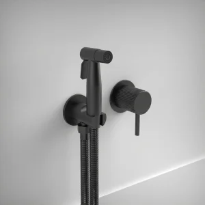 Ava Fluted Douche Kit W/ Flanges 3.0 - Brushed Black