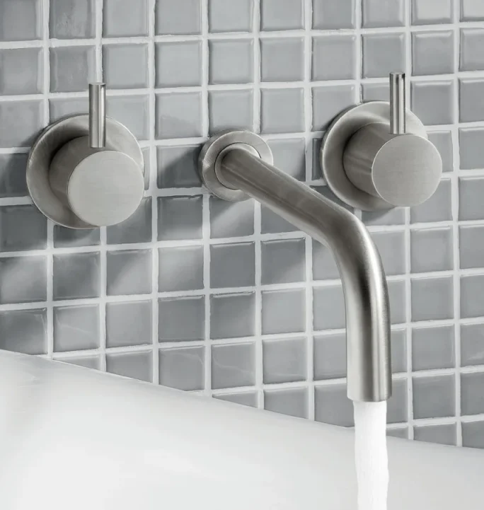 Crosswater Mpro Bath Spout Stainless detail view - Image 2