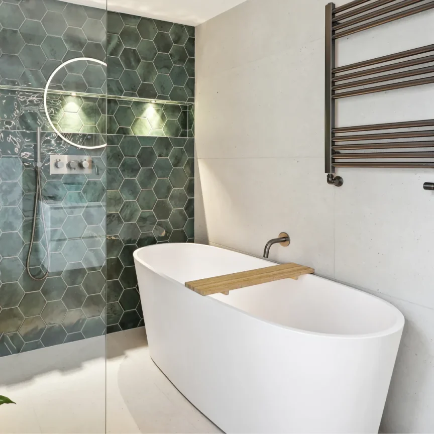 StoneKAST Petite Freestanding Bath 1570 x 670mm Matt White (Waste Included) detail view - Image 4