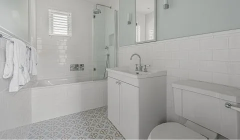 360° View - Timeless Kids Bathroom: White and Berlin Motif