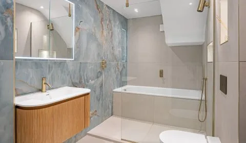 360° View - The Ocean Onyx & Fluted Oak Bathroom