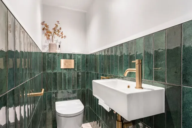 Buyer-Ready Clean Cloakroom