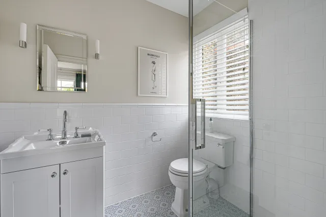 Guest Shower Room: A Minimalist Motif in White