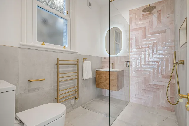 Rose-Tinted En-suite